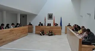 El alcalde se rebaja el salario anual en 9.200 euros