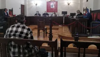 el acusado de agresión sexual a un joven discapacitado minutos antes de iniciarse el juicio. Zamora24horas1 1100x632