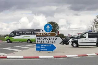 Glorieta partida del acceso a la Base Aérea de Matacán