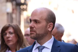 Acto de donación del traje académico y medalla de la Universidad de Salvador Sánchez-Terán