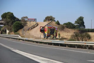 Los bomberos de Villares de la Reina extinguen un incendio en Santa Marta de Tormes