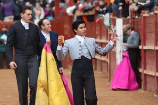 Yeferson Vanegas con el segundo novillo de la tarde en la novillada sin picadores del bolsín taurino en Ciudad Rodrigo | Mateo G.J.