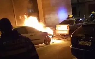 Arde un coche en la calle Padre Cámara