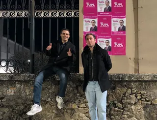 El cabeza de lista de UPL, Carlos Javier Salgado, y el número tres, Luis García, en la pegada de carteles en Béjar. | UPL