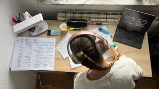 Gisela Santana, en su escritorio de estudio