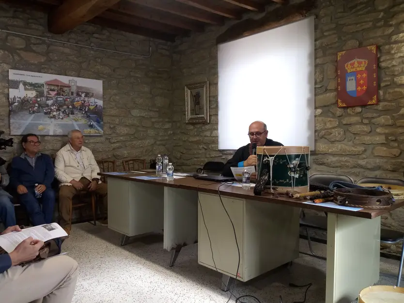 Conferencia de Juan Pablo González sobre danza tradicional en el Abadengo y la Ramajería