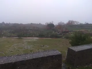 Ríos desbordados y zonas inundadas de agua en Villarino de los Aires