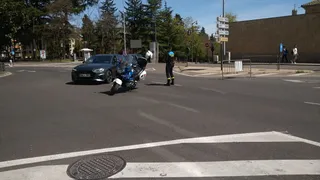 La Policía Local corta del tráfico en el paseo de San Vicente. Fotos S24H