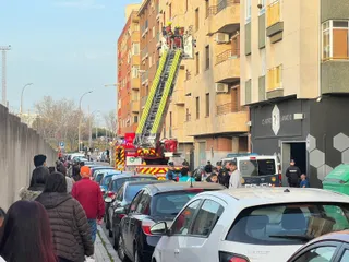 GALERÍA | Incendio en una vivienda de la calle Espronceda