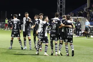 Los jugadores de Unionistas celebran el gol del empate ante el San Fernando | FOTO SALAMANCA24HORAS.COM