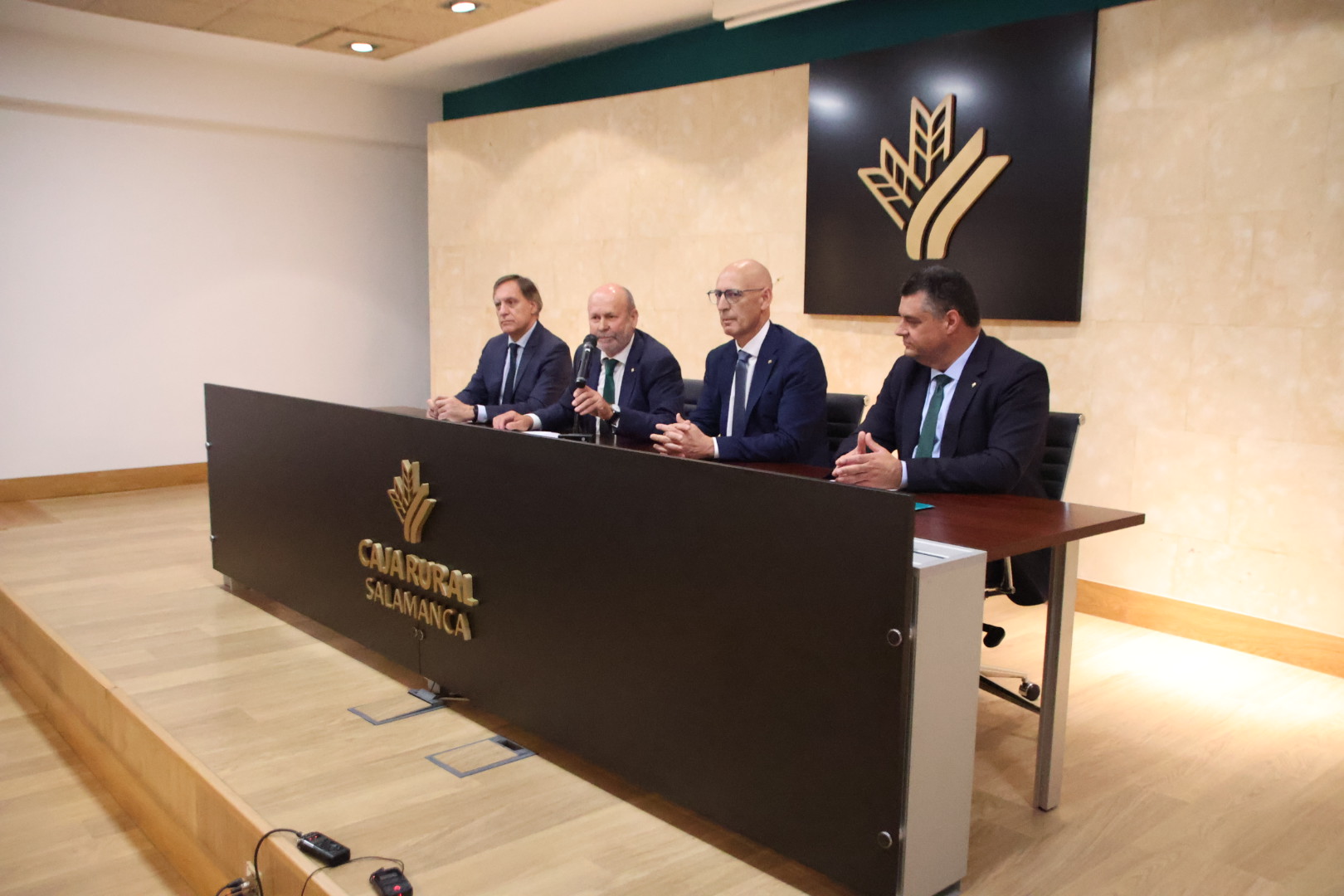 Caja Rural De Salamanca Presenta La Renovaci&oacute;n De Su Imagen De Marca Y La Reforma De Su Oficina Principal (10)