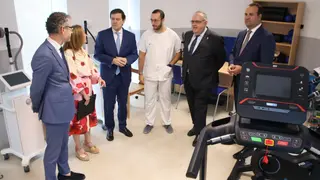 Alfonso Fernández Mañueco visita las nuevas instalaciones del centro de salud de Santa Marta de Tormes - Andrea Mateos