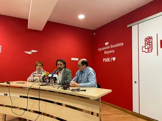 Miembros del PSOE de Béjar en una rueda de prensa