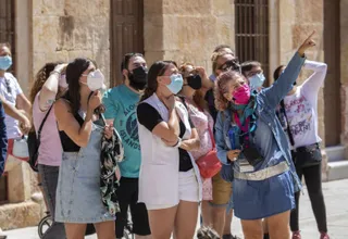 Turistas por las calles de Salamanca. Foto ICAL. (1)