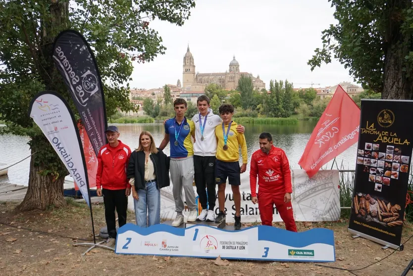XXVIII Campeonato Regional de Edad de Piragüismo de Castilla y León en el río Tormes a su paso por Salamanca capital