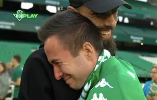 El arquero salmantino Daniel Martín Anaya junto al futbolista del Betis, Borja Iglesias