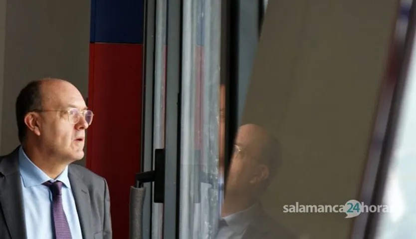 El director general de Centros e Infraestructuras, José Migel Sáez, visita la última fase al CEIP Maria Moliner de Castellanos de Moriscos (42)