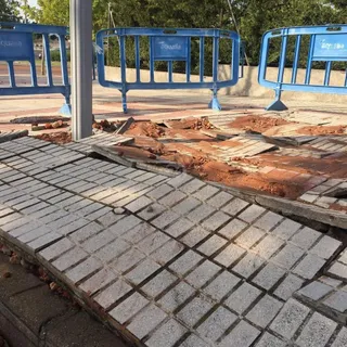 Reventón de tuberías en el paseo de Los Olivos