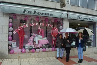 Béjar conmemora el Día Mundial contra el Cáncer de Mama con un concurso de escaparates