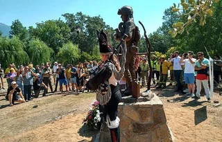 Casavieja acoge el monumento al bombero forestal