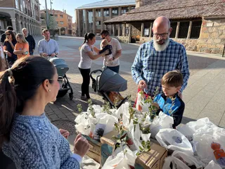 Entrega de árboles en Carbajosa de la Sagrada (2)