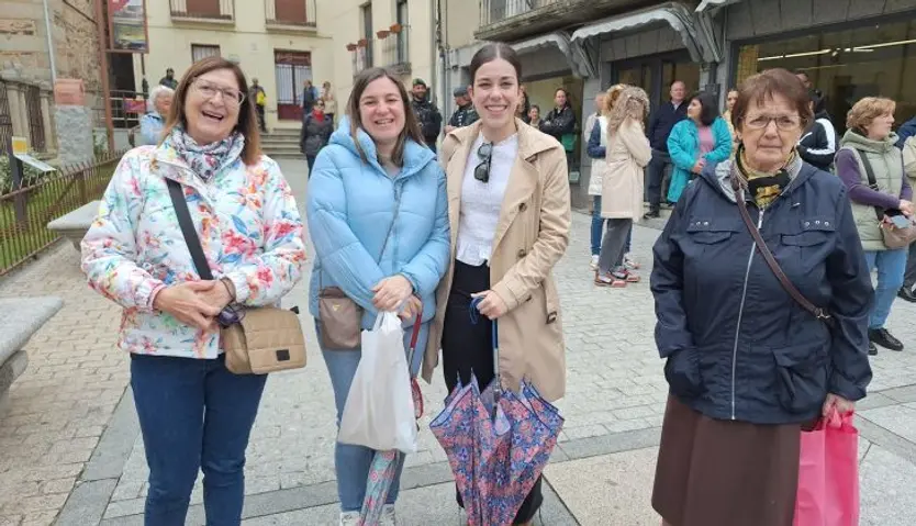 Peregrinos en Alba de Tormes para ver a Santa Teresa