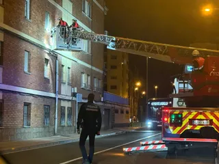 Despliegue de Bomberos y Policía en la calle San Sebastián | S24H