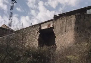 Parte de la muralla caída. Foto: Ledesma Viva
