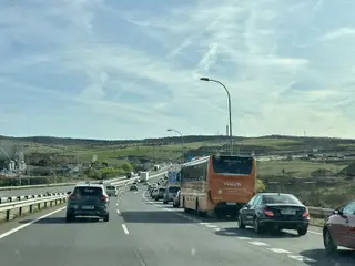 Afluencia de tráfico en las carreteras salmantinas. Foto de archivo