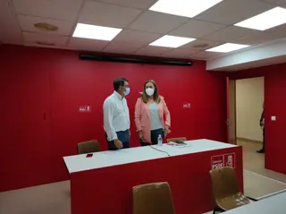 Fernando Pablos y Virginia Barcones en la sede del PSOE de Salamanca. Foto SALAMANCA24HORAS.