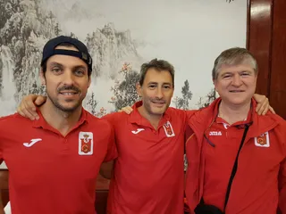 Ángel Basas en el centro de la fotografía | FOTO Atletismo RFA