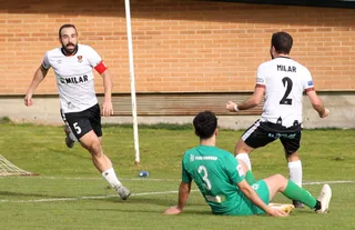 Maza celebra el gol al Onzonilla