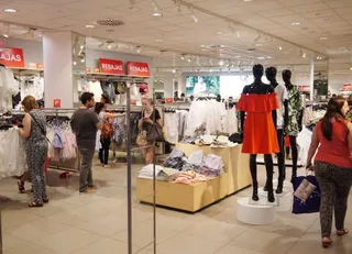 H&M en rebajas del Centro Comercial El Tormes. FOTO: SALAMANCA24HORAS