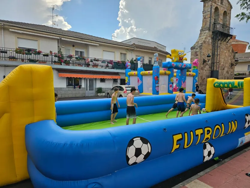 Hinchables en Pelabravo. Fiestas 2023 (4)
