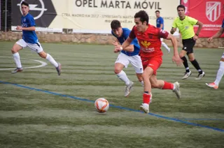 Martiña, en una acción ante el Real Ávila / FOTO SALAMANCA24HORAS.COM