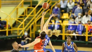 Hof, en el salto inicial ante Ensino | FOTO SALAMANCA24HORAS.COM