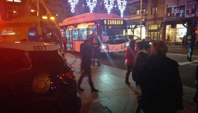 El frenazo del autobús dejó tres heridos leves