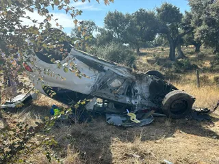 Coche volcado tras el accidente