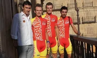 La equipación olímpica ciclista se presentó con gran expectación en el Ayuntamiento