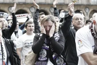 Gente mayor llorando UDS 511452959