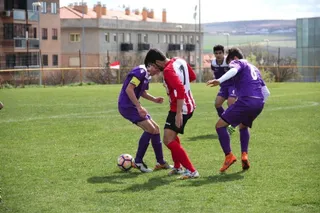 FÚTBOL BASE: JUVENIL 1-2 ABRIL