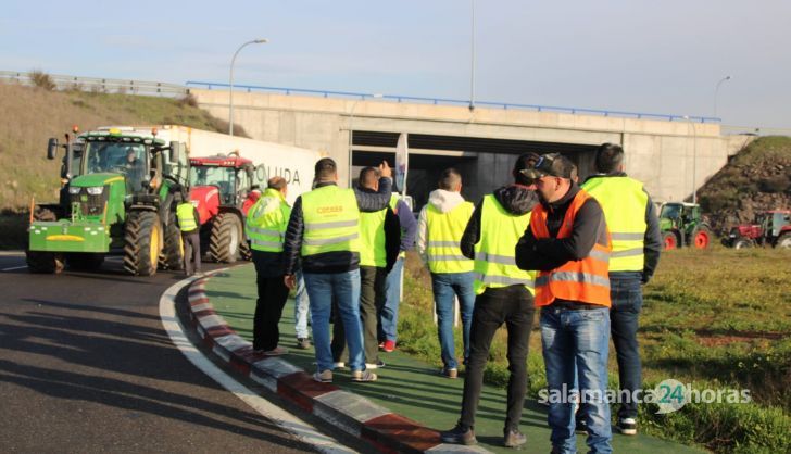 Tractorada de ganaderos este martes en la rotonda de Buenos Aires (13)