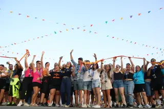 Recorrido de peñas con la charanga 'El Pendón' y la inauguración de la Feria de Día y Noche