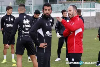 Portilla recibe instrucciones de Luaces | FOTO SALAMANCA24HORAS.COM