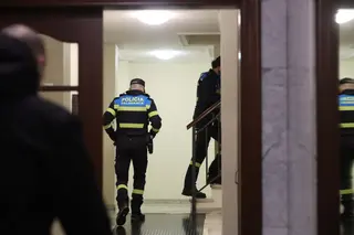 Desalojadas 17 personas de una fiesta ilegal de madrugada en un piso de la calle Cerrada Corrillo