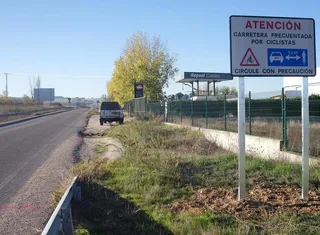 Tráfico estudia la opción de incluir nuevas señales para proteger a los ciclistas