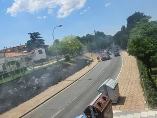 Pequeño Incendio En Tejares