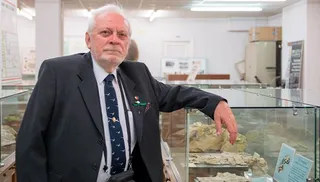 Profesor de la Universidad de Salamanca (USAL), Emiliano Jiménez, recientemente fallecido y pionero en el estudio del Eoceno de la Cuenca del Duero