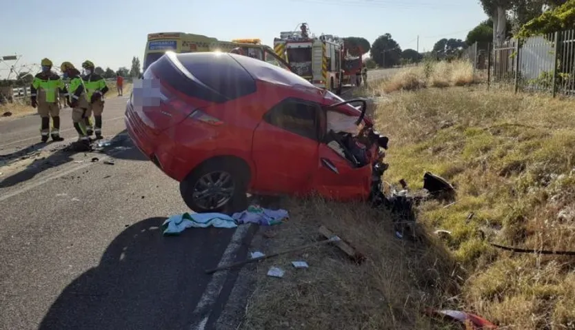 Accidente entre dos vehículos en Aldearrodrigo (1)