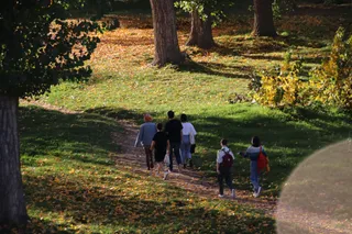 Gente paseando por la ribera del Tormes | Foto:s24h